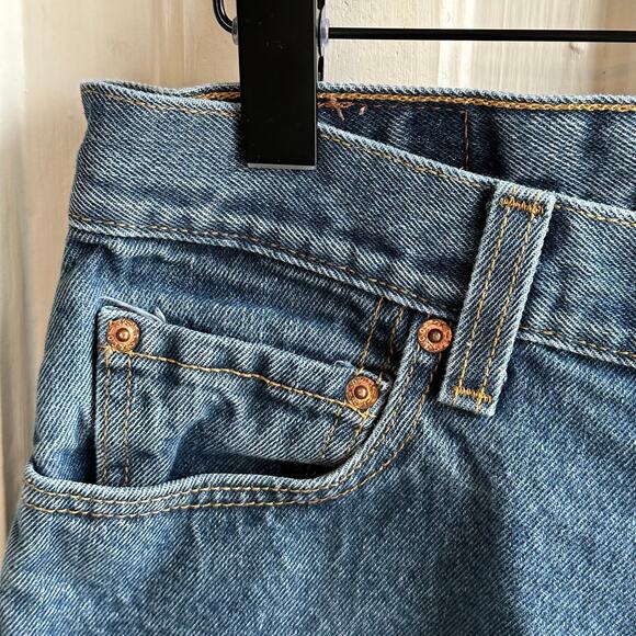 Levi’s Vintage 560 High Rise Straight Leg Raw Hem Jeans - Picture 4 of 10